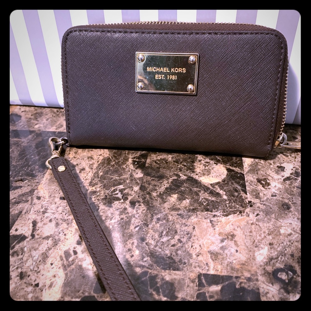 Micheal Kors small wristlet